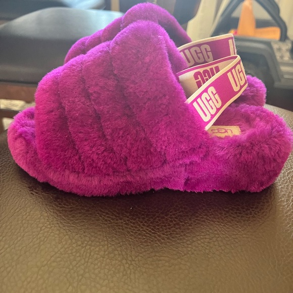 Ugg Slippers size 6 pink - Picture 3 of 7